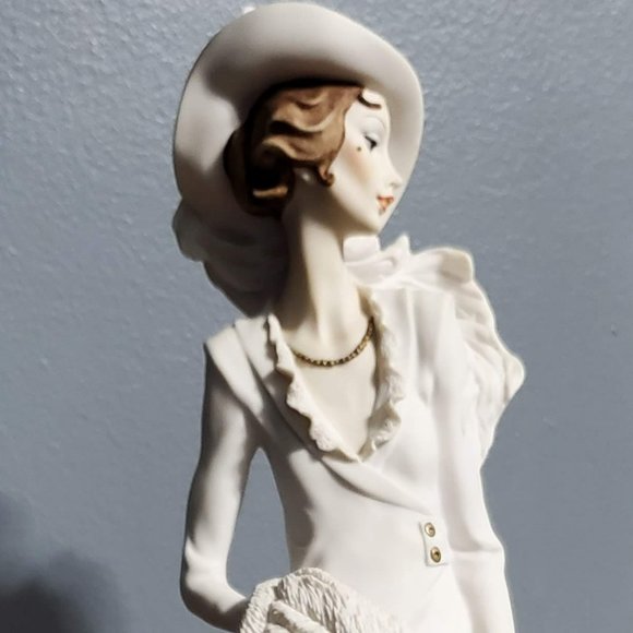 GIUSEPPE ARMANI FIGURINE